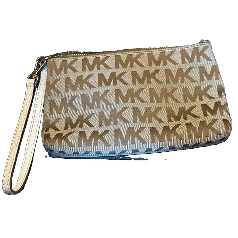 Michael Kors Hand/Wristlet Purse Wallet with Side Zipper